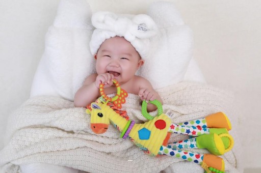 国内人工代孕男孩眼睛的成长变化